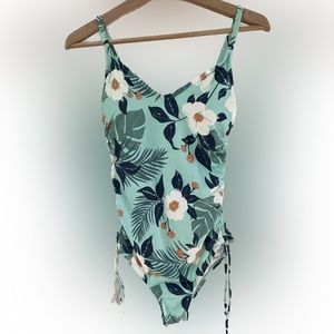 Hawaiian flower swimsuit